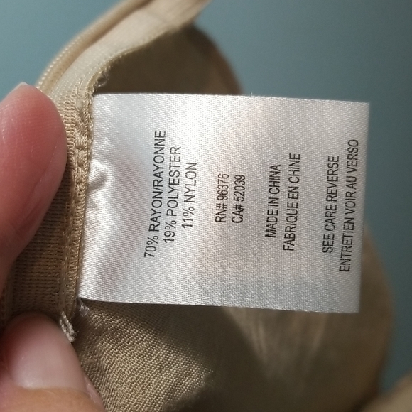 Samuel Dong gold sleeveless blouse with collar and ruffle small - Picture 8 of 10